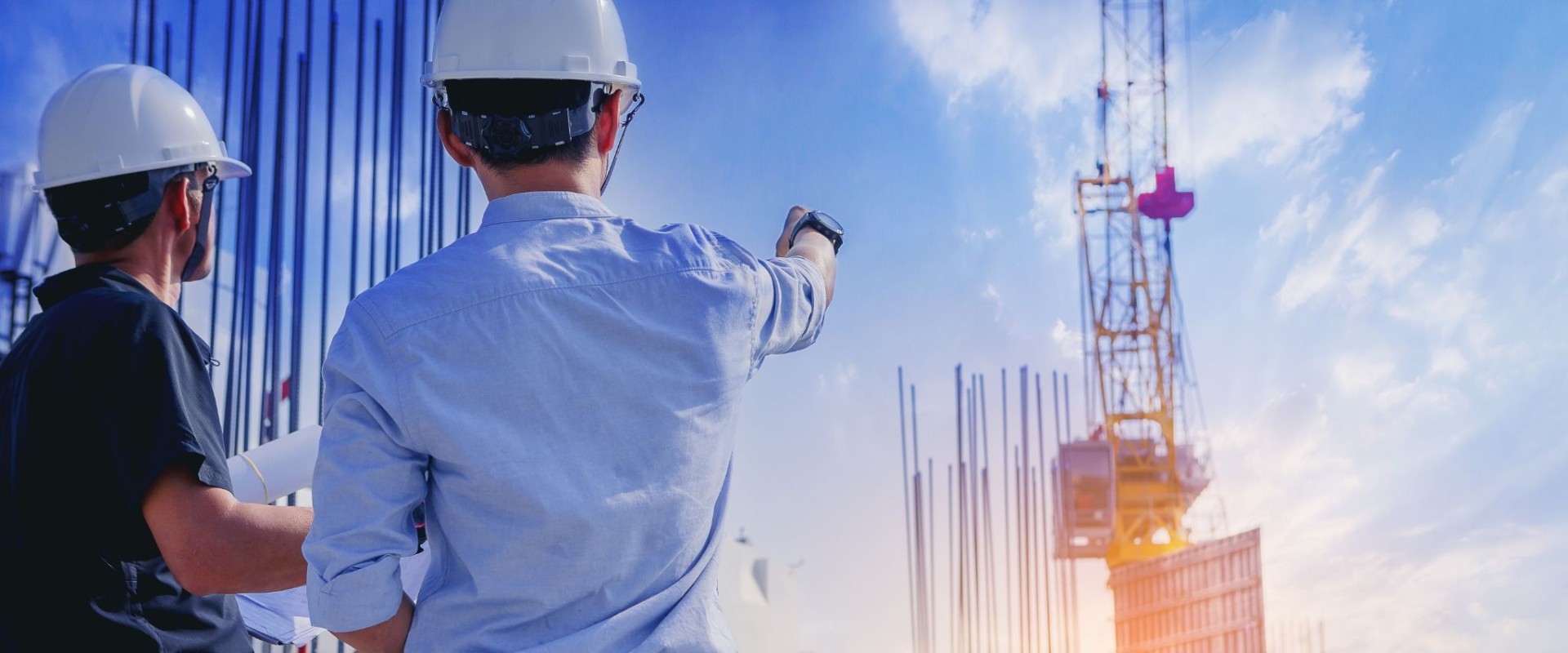 What does a construction engineer do?